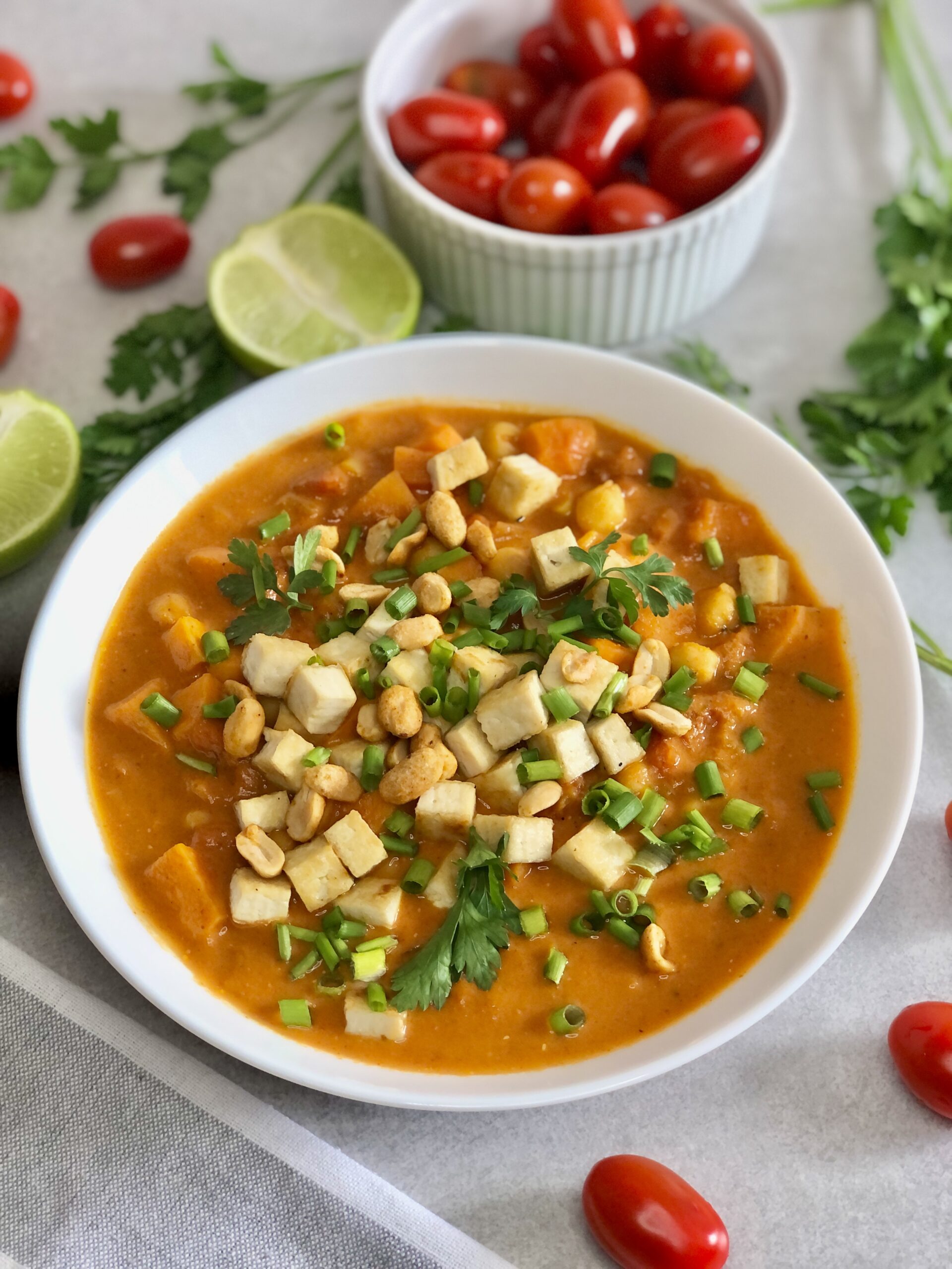 ekspresowa zupa curry z batatem ciecierzycą i tofu
