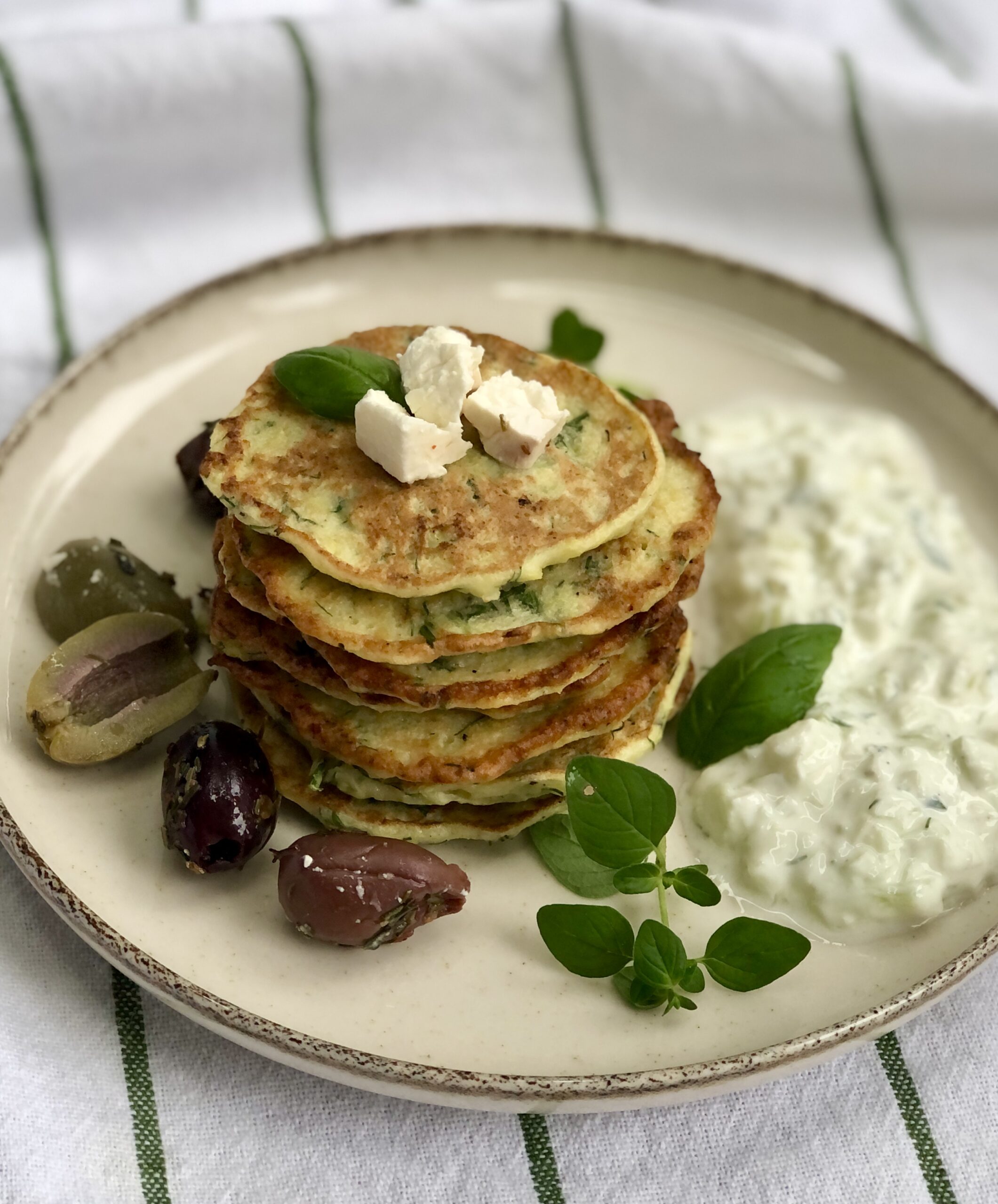 Śródziemnomorskie placuszki z cukinii przepis