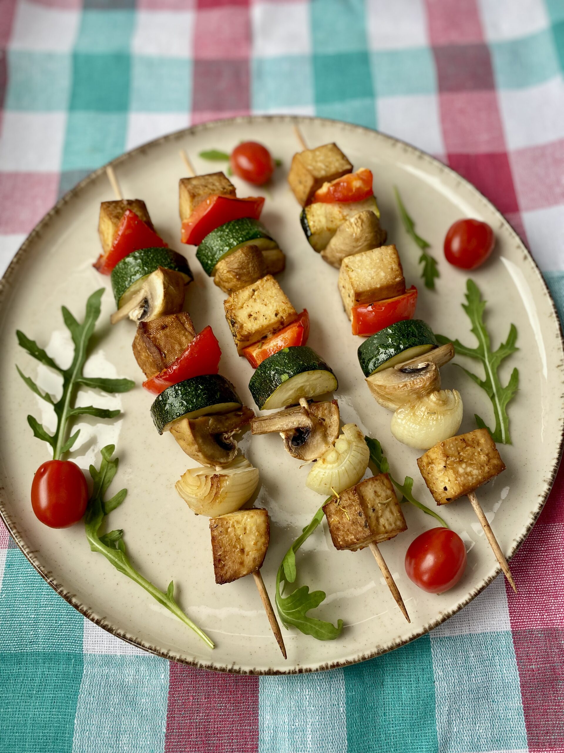 Szaszłyki warzywne z wędzonym tofu przepis